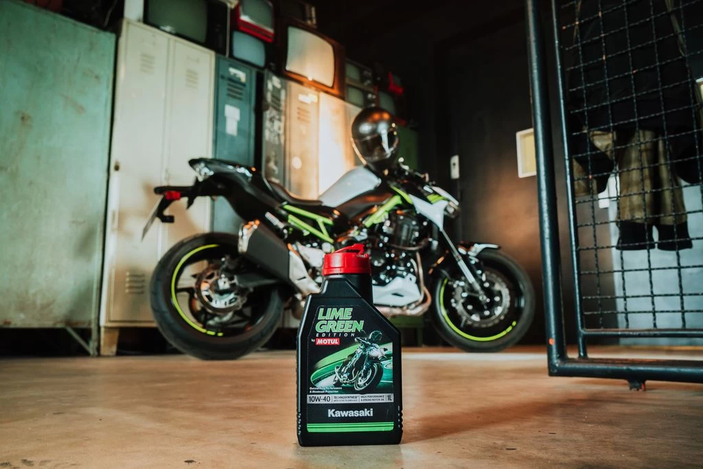 MOTUL Olie Lime Green Kawasaki 4T 10W40 1L 4 MOTUL Olie Lime Green Kawasaki 4T 10W40 1L - Afbeelding 2